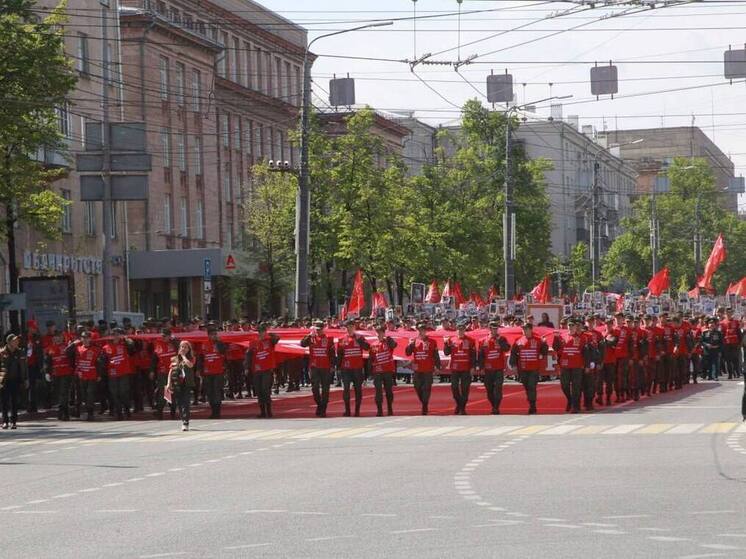 Более 200 тысяч челябинцев прошло в колоннах «Бессмертного полка»