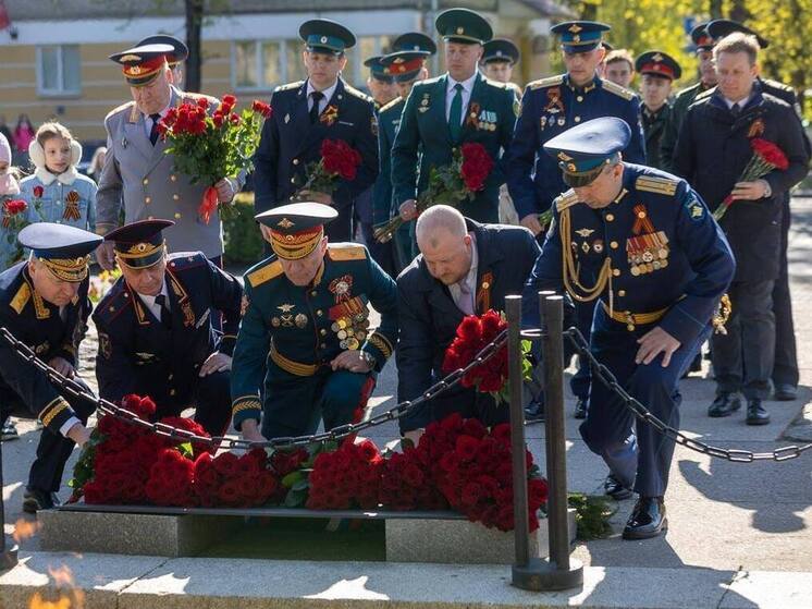 Глава города Пскова Борис Елкин поздравил псковичей с Днем Победы