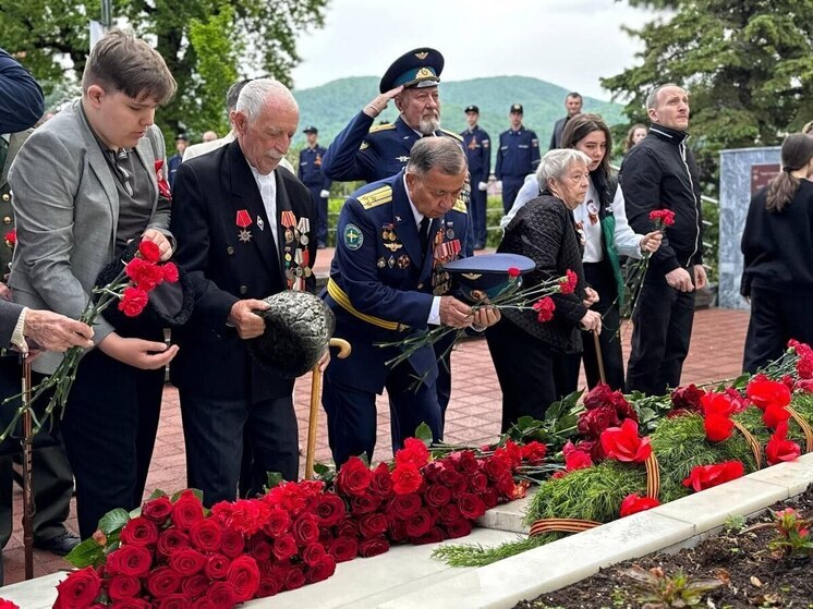 В Лазаревском районе Сочи в День Победы состоялись памятные мероприятия и акции