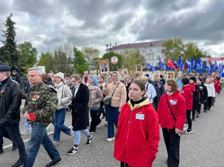 "Бессмертный полк" в Великих Луках собрал более 10 тысяч участников