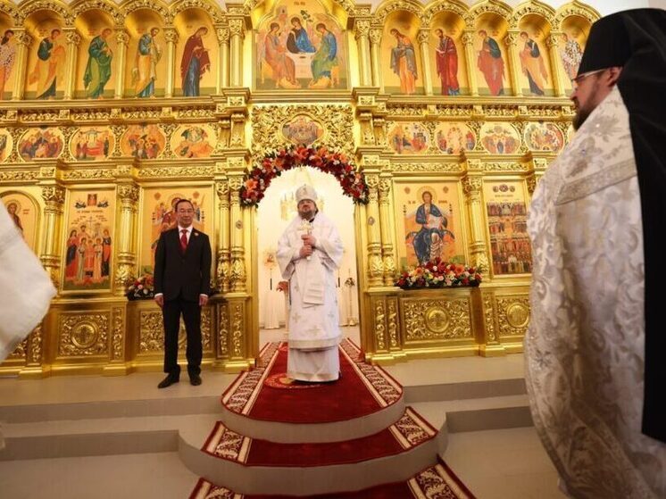 Глава Якутии Айсен Николаев принял участие в торжественных мероприятиях, приуроченных к Дню Победы и открытию нового храма