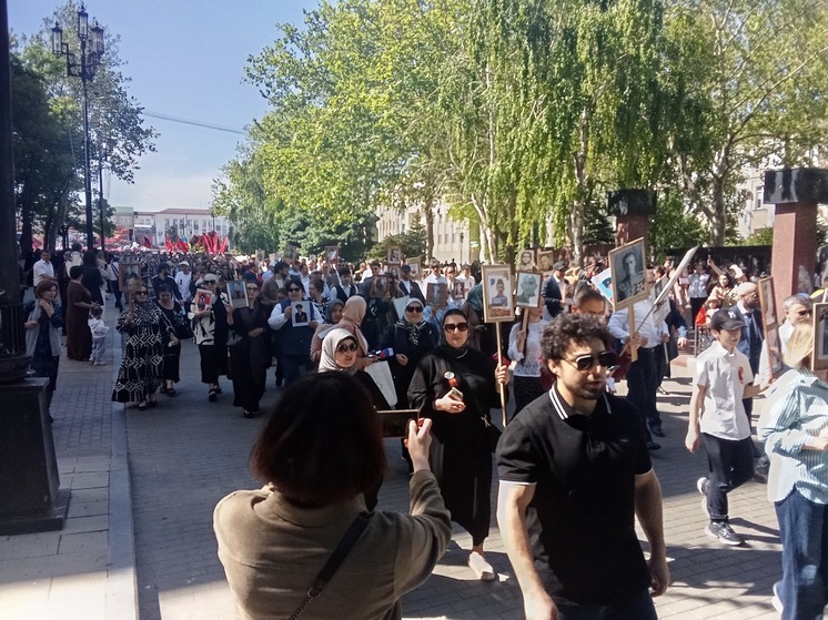 15 тысяч человек прошли в шествии Бессмертного полка в Махачкале