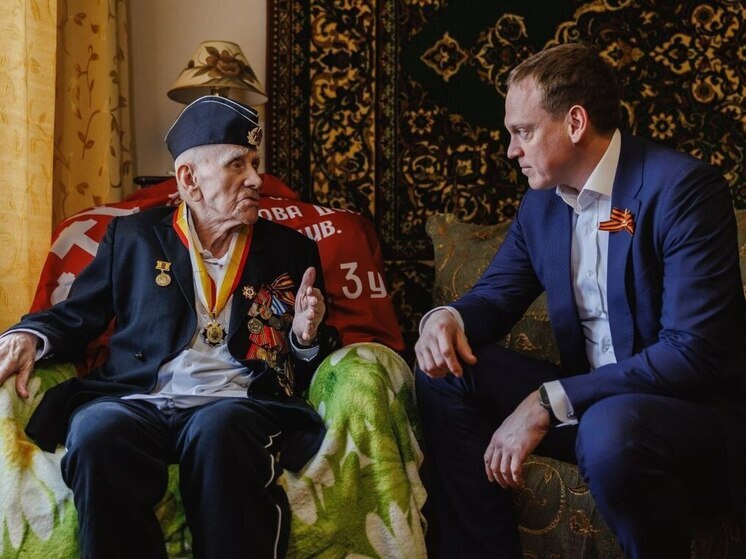 Павел Малков поздравил рязанского ветерана Валентина Козлова с 80-летием Победы