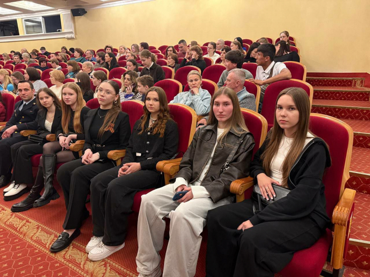 Пензенские школьники посетили спектакль «А зори здесь тихие»