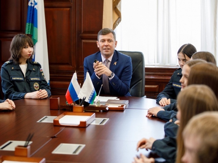 Спикер парламента НАО провел для ребят «Урок памяти»