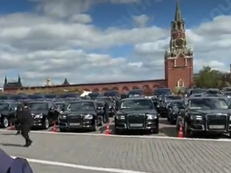 Самая большая парковка Aurus на территории Кремля попала на видео