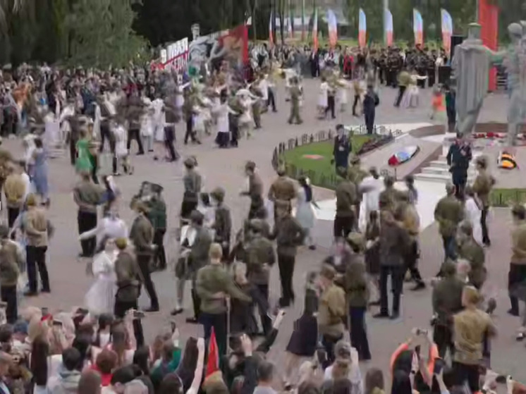 Сочинские школьники исполнили «Майский вальс»