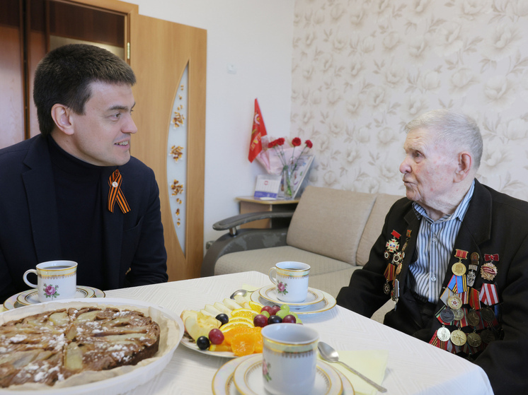 Губернатор Михаил Котюков поздравил 99-летнего ветерана с Днём Победы