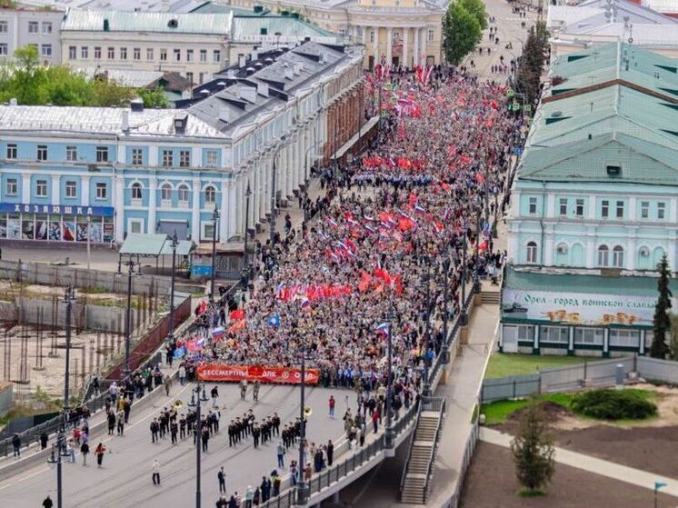 В Орле 37 тысяч человек прошли в «Бессмертном Полку»