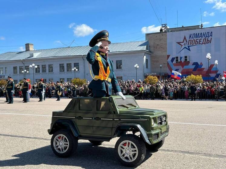 В параде Лужского военного гарнизона участвовали детсадовцы