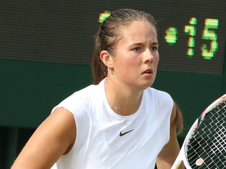 Украинская теннисистка Костюк пожала руку сменившей гражданство Касаткиной