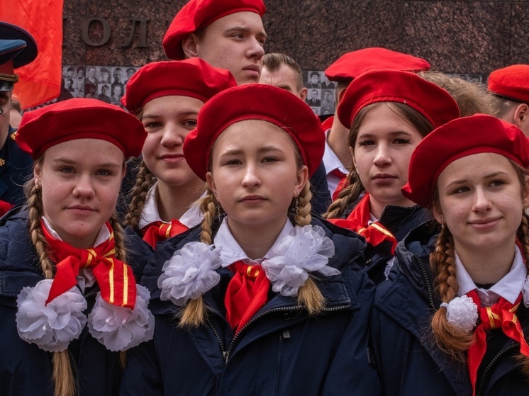 Василий Анохин почтил память погибших в годы Великой Отечественной войны в Сквере Памяти Героев