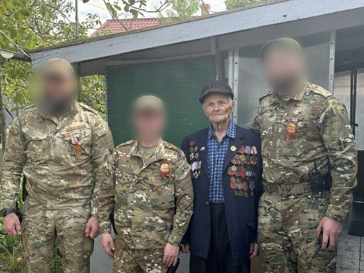 Бойцы одного из подразделений Чеченской Республики навестили херсонского ветерана ВОВ