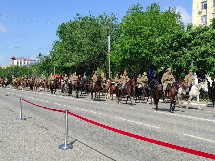 В Элисте прошел Парад Победы, посвящённый 80-летию Великой Победы.