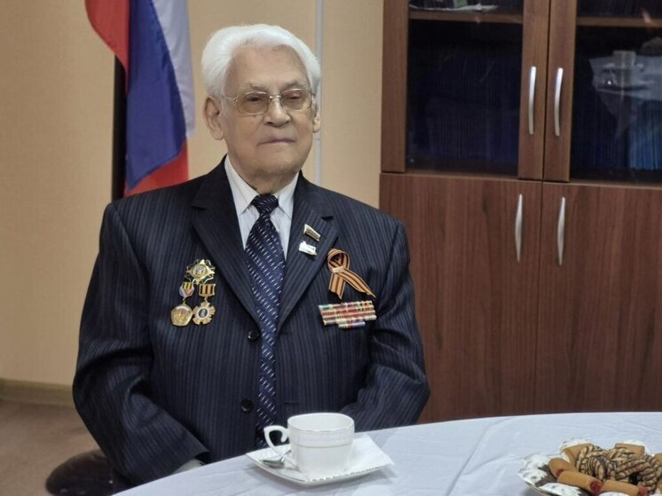 Глава следкома Тамбовщины вручил боевую награду ветерану-авиатору