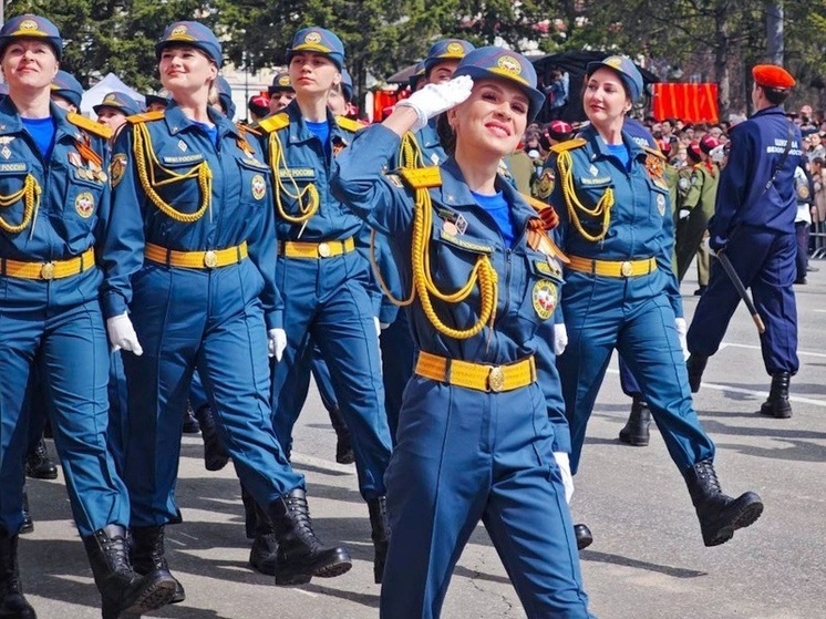 Самые красивые участницы парада Победы: фотоподборка томичек в погонах