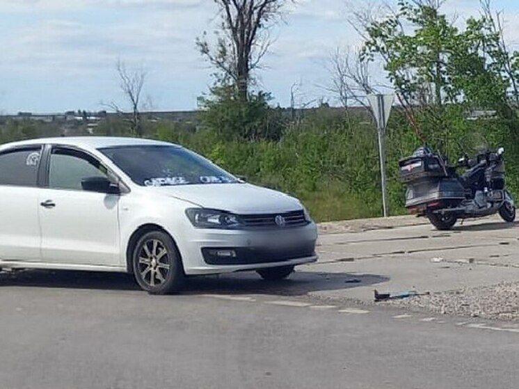Под Волгоградом мотоциклист и пассажирка пострадали в ДТП с иномаркой