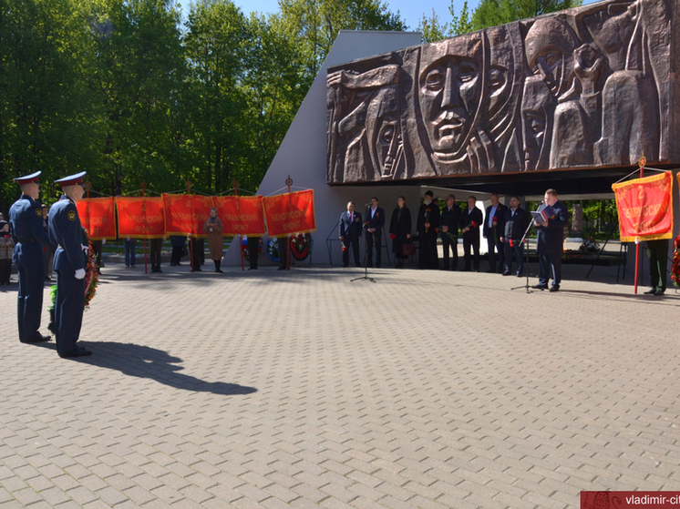  Память погибшим воинам почтили и на Князь-Владимирском кладбище во Владимире
