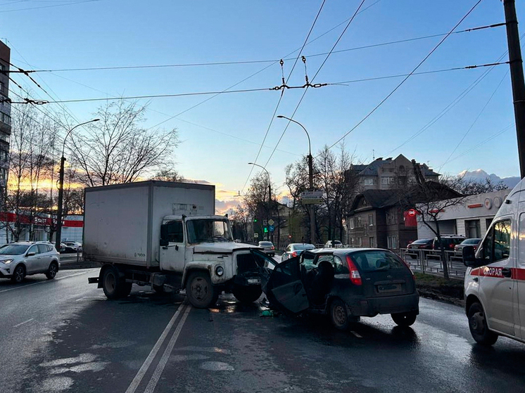 Два человека пострадали в двух ДТП в Вологде и Череповце