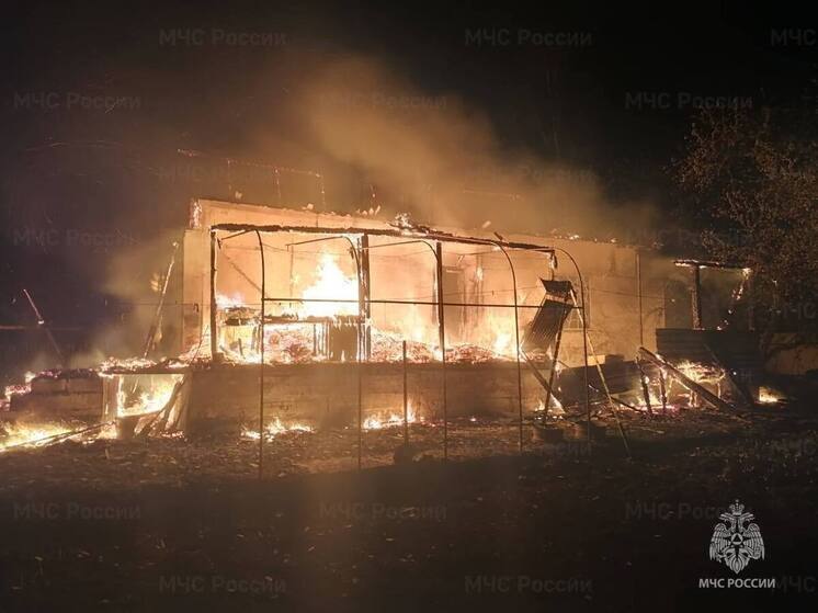 Калужские спасатели за сутки ликвидировали восемь пожаров и выехали на ДТП