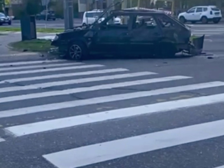 Легковушка протаранила столб на перекрестке в Одинцово