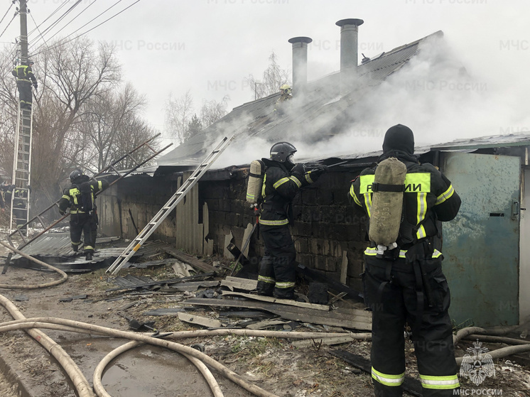 На Никольской улице в Орле сгорел жилой дом, обошлось без пострадавших