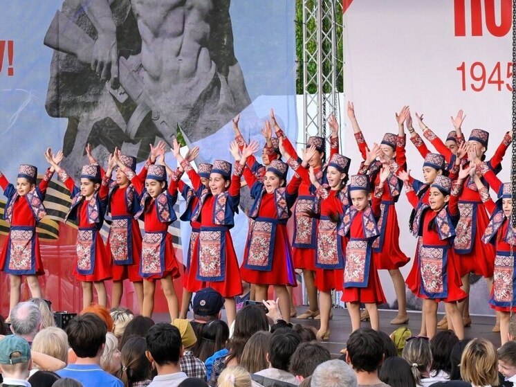 В Адлере завершился районный фестиваль "Стяг Победы" праздничным гала-концертом
