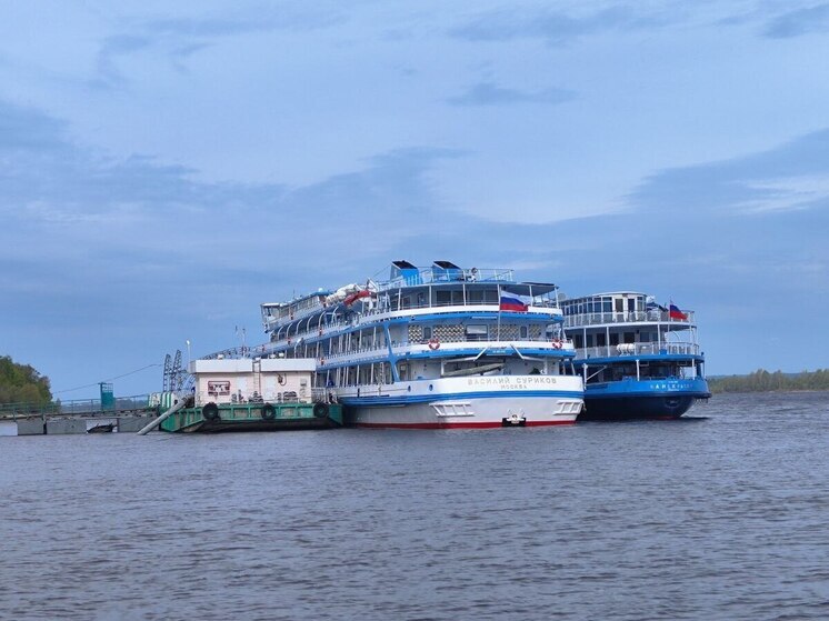 Круизные теплоходы пришвартовались у берегов Мариинского Посада