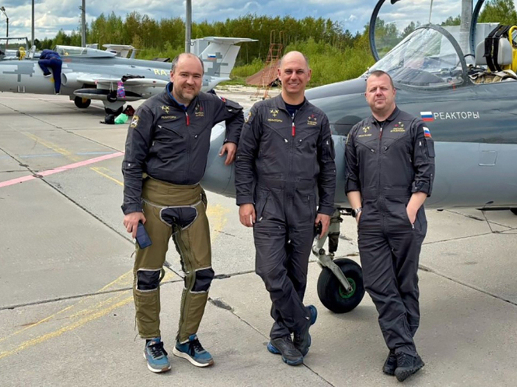 Калужские пилоты украсили небо Нижнего Новгорода в День Победы