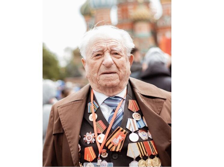 Василий Анохин: на параде в Москве чествовали смоленского ветерана