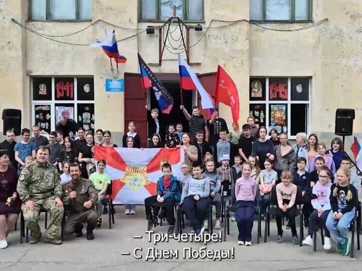Бойцы "Востока" поздравили запорожцев с Днём Победы