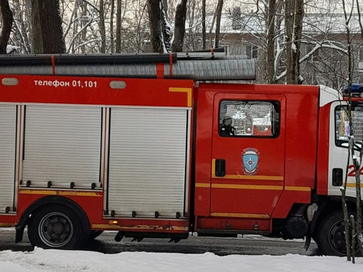 В Тик-Губе пожар уничтожил обшивку дачного домика и домашние вещи