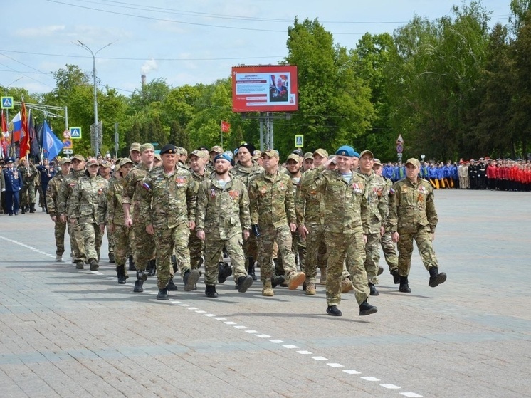 На Параде Победы в Орле впервые прошли ветераны СВО
