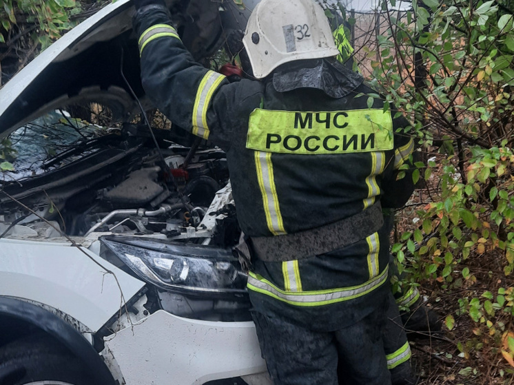 На трассе под Воронежем перевернулась иномарка