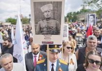 Попытки украинских активистов помешать проведению памятного шествия «Бессмертный полк» в Париже не привели к результату
