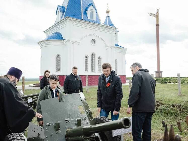 Александр Хинштейн посетил «Поклонную высоту 269» вместе с сыном
