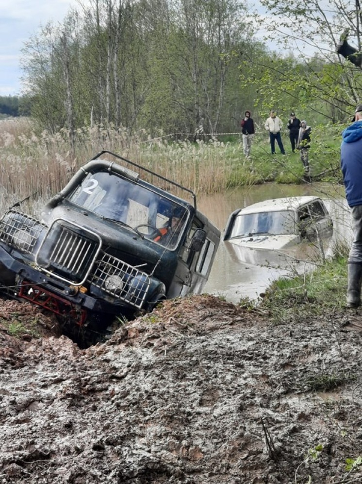 23 экипажа приняли участие в гонках внедорожников в Кудяево