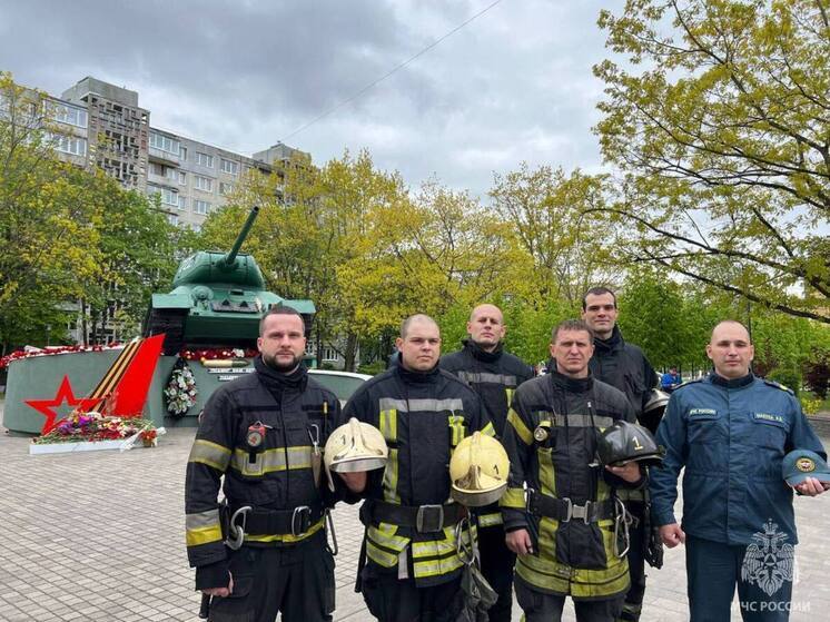 Накануне Дня Победы калининградские спасатели почтили память танкистов