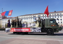 ...Мы победили!... Не стоит спрашивать, когда, где, кто, каким образом. Солнце палило ярко, но жары как будто и не ощущалось — только пот ручьями, суета людей, кипение движений, где переплетались и скорбь, и радость, и воспоминания. Именно там, на том месте, ветеран двух фронтов Николай Богданов сказал мне — так, чтобы услышали все: «Мы победили».
