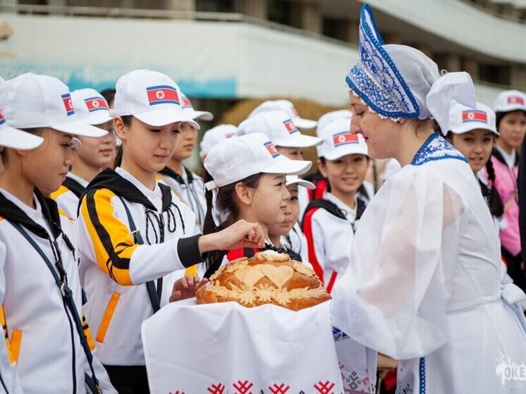 Делегация из КНДР побывала в детском лагере "Океан" во Владивостоке