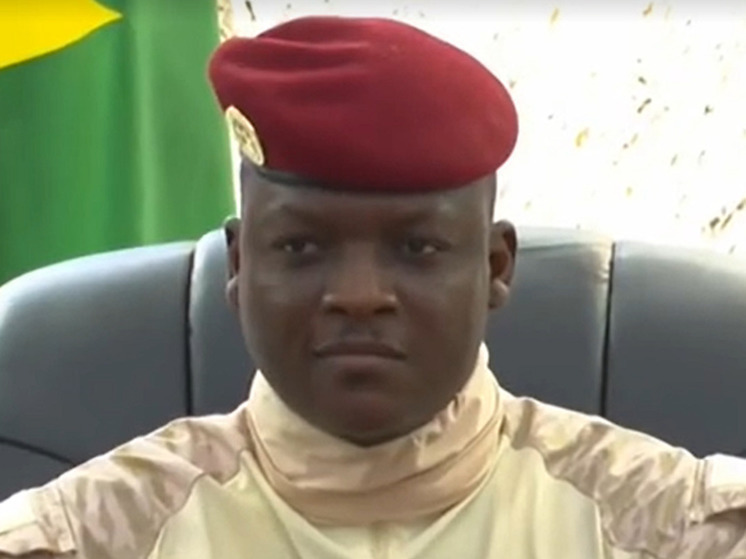 Президент Буркина-Фасо обратился к Путину на русском языке в беседе с Путиным