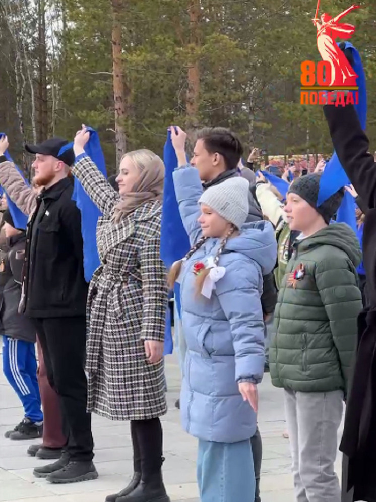 1000 ноябрян в честь юбилея Победы станцевали вальс под «Синий платочек»