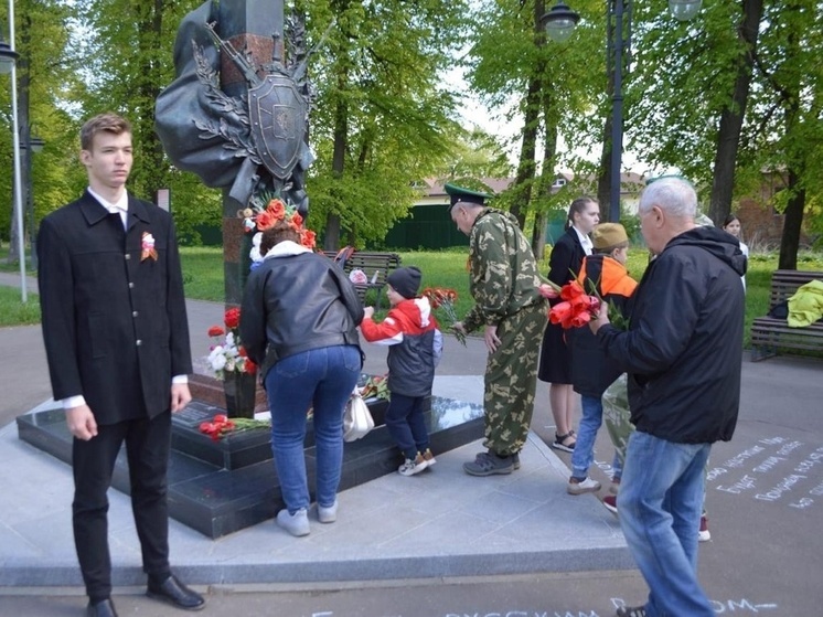 В Серпухове состоялось чествование у памятника пограничникам