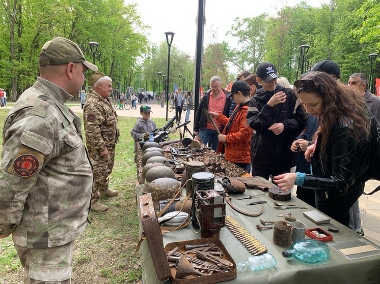 Орловские приставы показали редчайшие реликвии Великой Отечественной войны