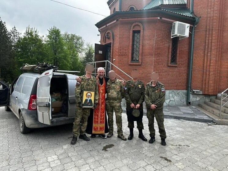 Челябинским бойцам СВО подарили икону с ликом блаженной Матроны