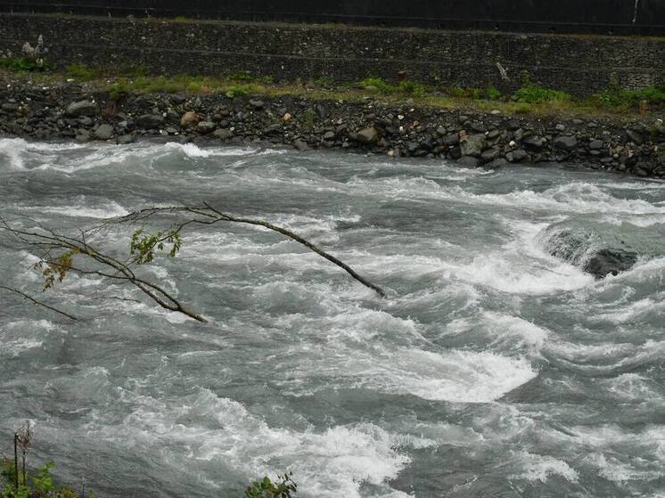 Сочинцев предупреждают о повышении уровня рек