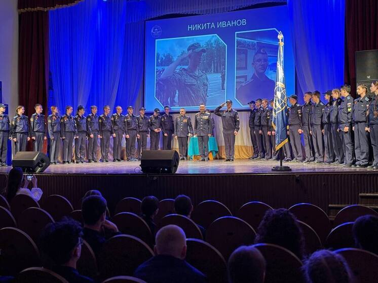 В Костроме прошел первый выпуск курсантов возрожденного клуба юных летчиков