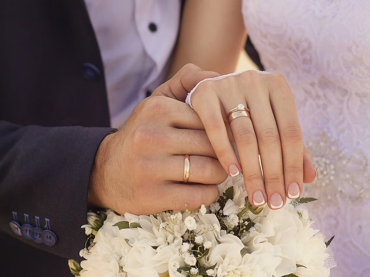 В апреле в Томской области зарегистрировали 429 браков