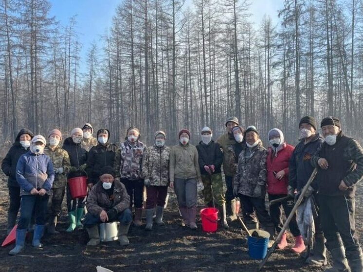 Десять женщин присоединились к тушению лесного пожара у села Хайысардах