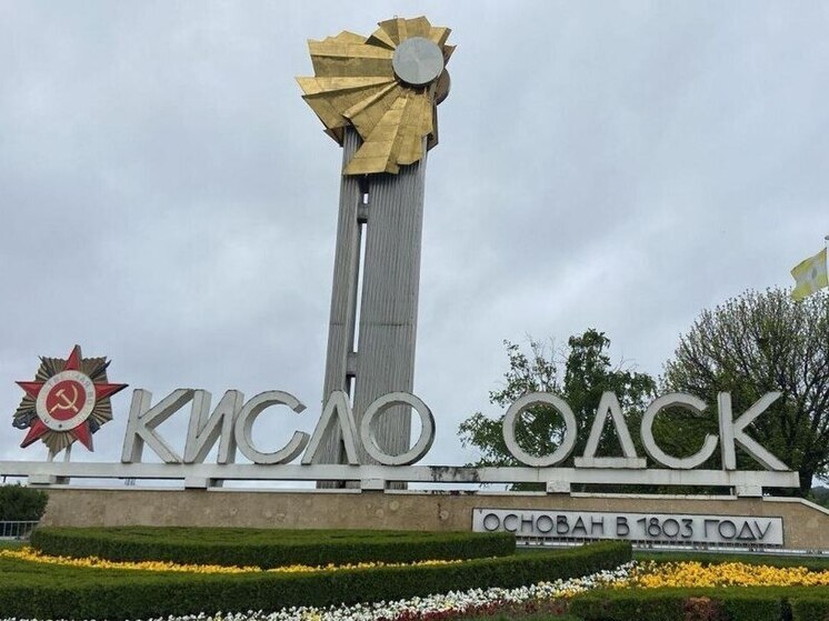 В Кисловодске полиция разыскивает поджигателя стелы на въезде в город